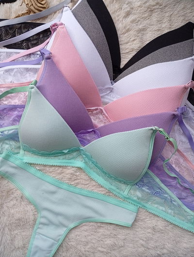 Conjunto Morley triangulito pastel con encaje