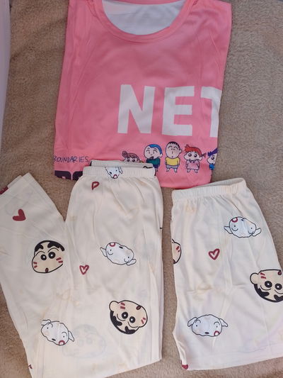 Pijama 3 piezas importado J. (Personajes Shinchan, rosado) 