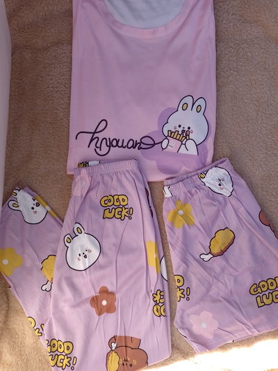 Pijama 3 piezas importado H. (Conejito Kawai, rosa/lila)