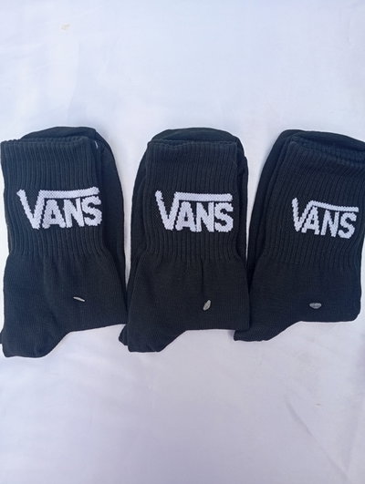 Tennis VANS NEGRAS LETRAS BLANCAS. Adulto. LC 7378