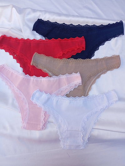 Vedetina de algodon con puntilla