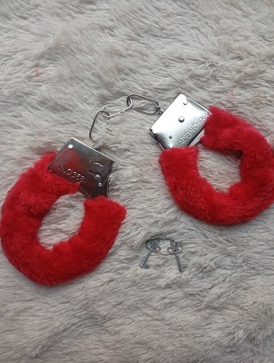 Esposas Metálicas con peluche