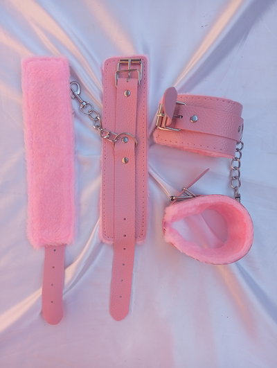 Esposas de ecocuero con peluche