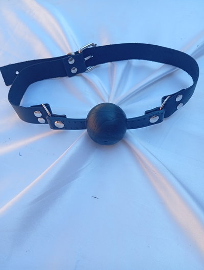 Mordaza de cuero vacuno con pelota de 45mm