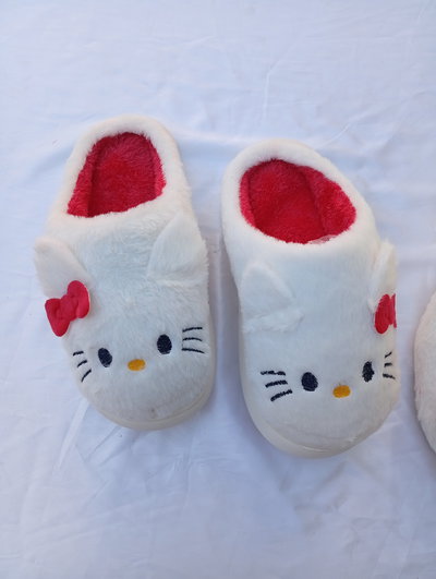 Pantuflas de dama importada de Hello Kitty con orejitas