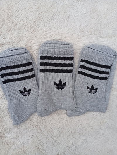 Tennis Adidas GRIS RAYAS NEGRAS. Adulto. LC