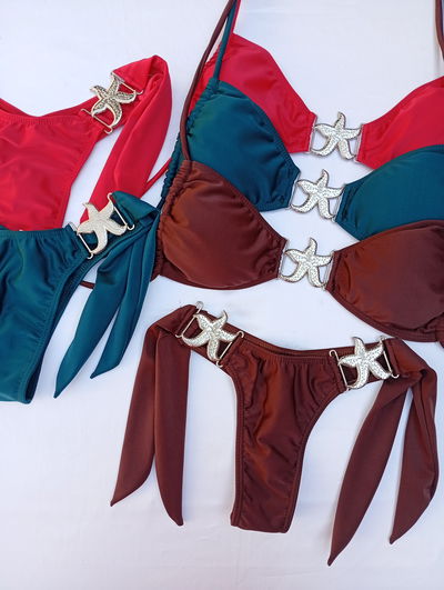 Bikini avío estrellas colores temporada
