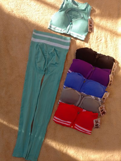 Conjunto deportivo top con cierre + calza larga levanta cola. Vicblack Importado 