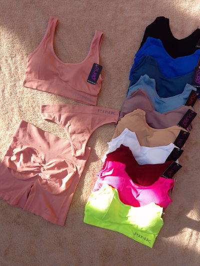 Conjunto deportivo 3 piezas, top + less + calza corta. D'lirio importado 