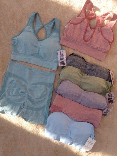 Conjunto deportivo Top con calza corta. Vicblack Importado 