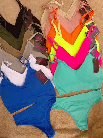 Conjunto Top + less deportivo. Taza removible. D'lirio importado 