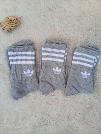 Adidas GRIS RAYA BLANCA. Adulto. LC