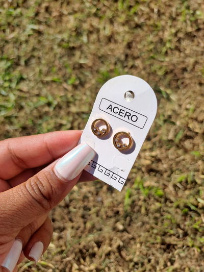 Aritos de acero quirúrgico dorado con strass