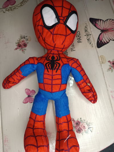 Peluche hombre araña