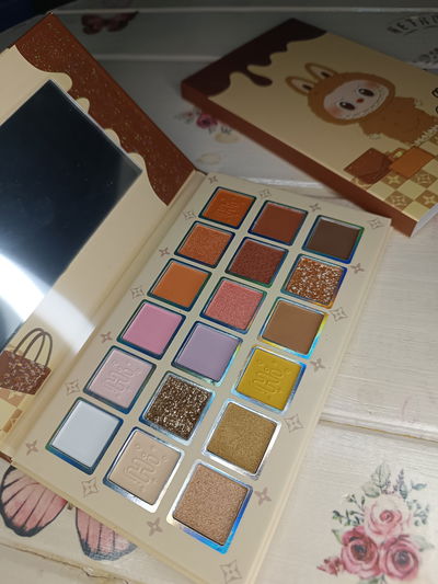 Sombra Labubu x18 colores 