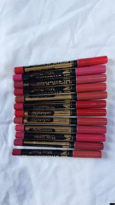 Delineador Colorstay "Miss Demi"