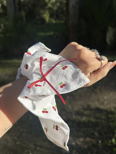 SCRUNCHIE CHERRY BELLE 