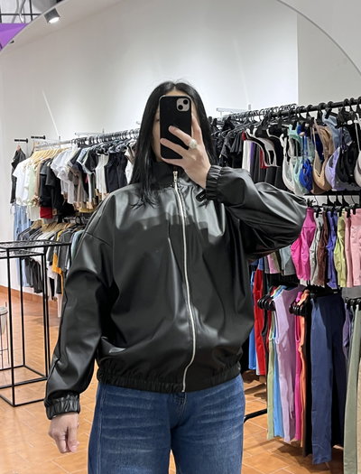 Campera bomber de cuerina