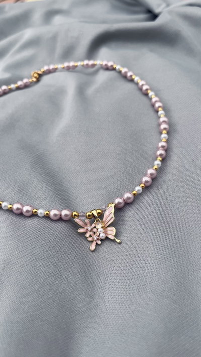 Collar perlas mariposa rosa