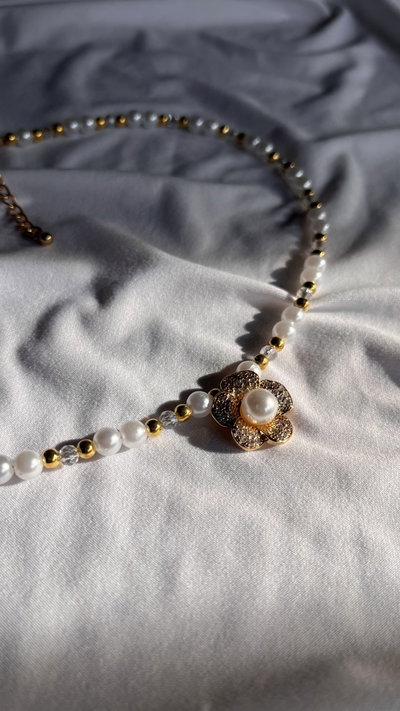 Collar flor con perla 