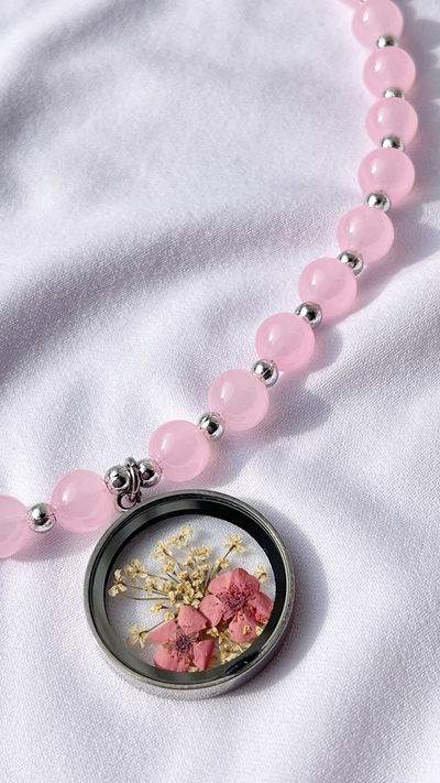 Collar flores rosas 