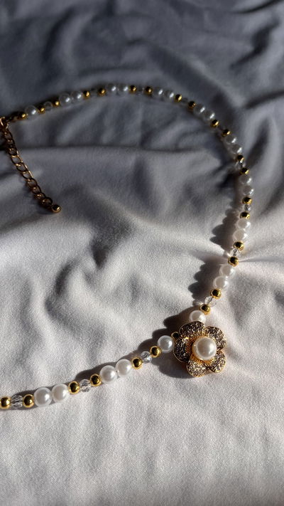 Collar flor con perla 