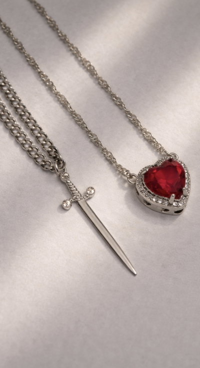 Collares para compartir corazón y espada
