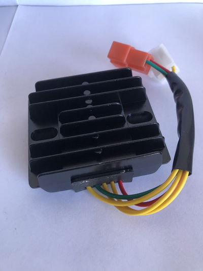 Regulador de voltaje trifásico 110 -5 cables