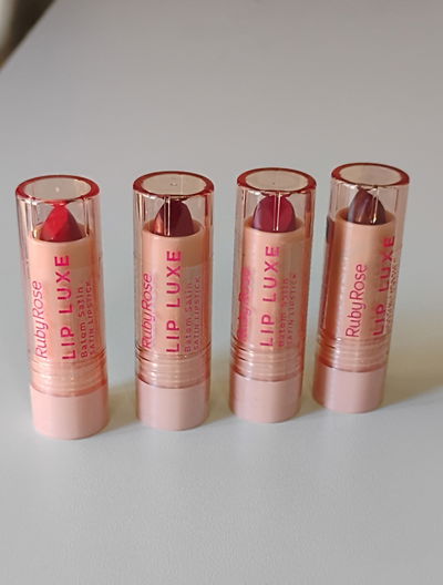 Labial en barra Luxe satinado Ruby Rose