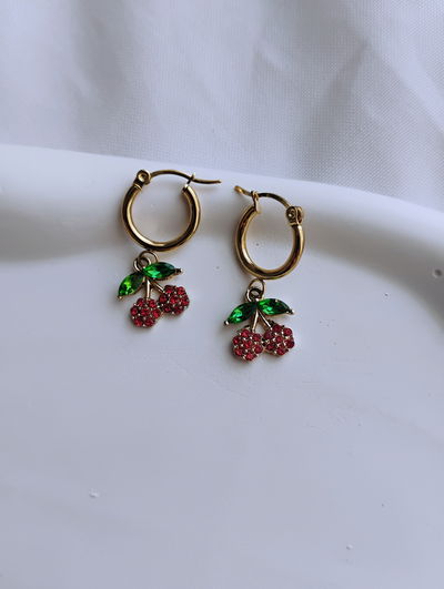 Aros cereza strass