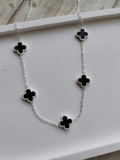 Collar mini trébol negro 45 cm