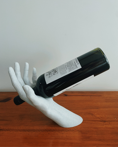 Mano equilibrada - soporte para vinos