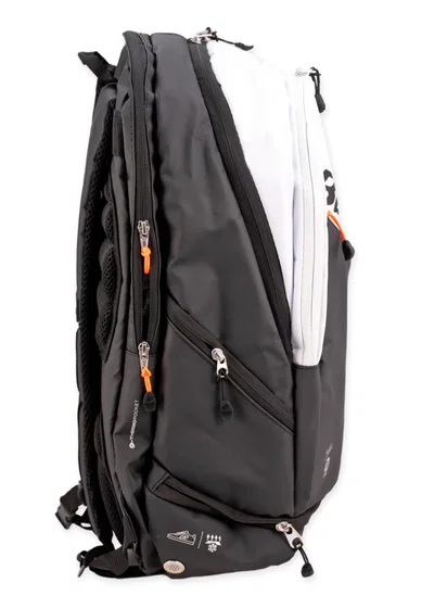 Mochila Bullpadel Paquito Navarro Hack Blanca y negra 2025