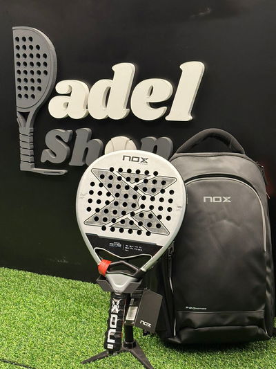 Combo Pala Nox AT10 Genius 18K 2024 + Mochila Nox Pro Series