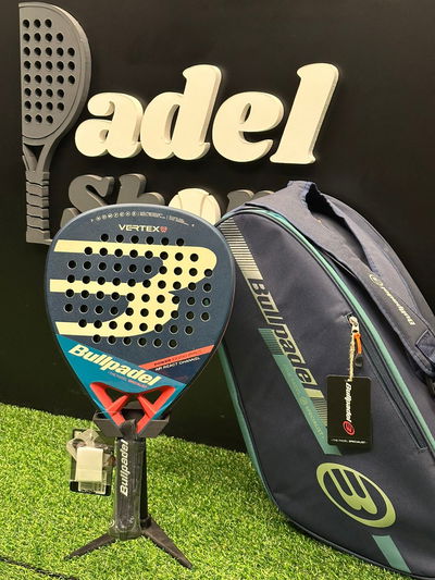 Combo Pala Bullpadel Vertex 03 Woman + Paletero Tour Azul Marino