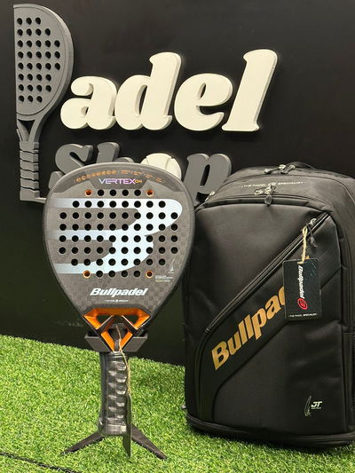 Combo Pala Bullpadel Vertex 04 Juan Tello + Mochila Bullpadel Juan Tello