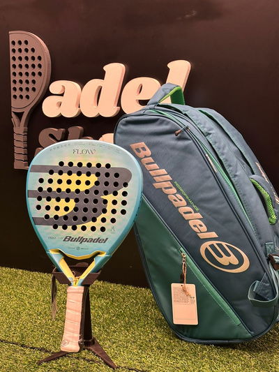 Combo Pala Bullpadel Flow Woman 2025 + Paletero Performance Petroleo