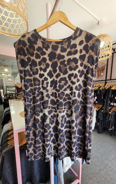 VESTIDO PRINT HOMBRERAS