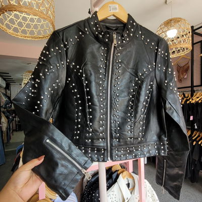 CAMPERA ECO CUERO TACHAS