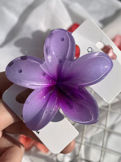 broche flor violeta