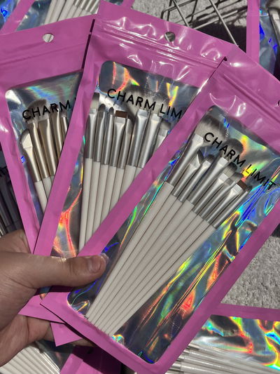 3 Set de 8 brochas Charm Limit