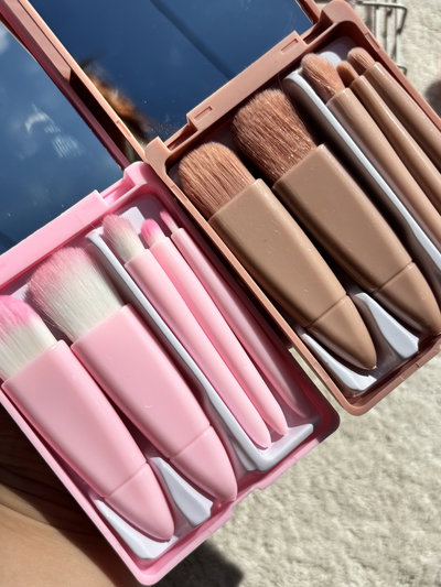 2 set de brochas con cajita y espejo