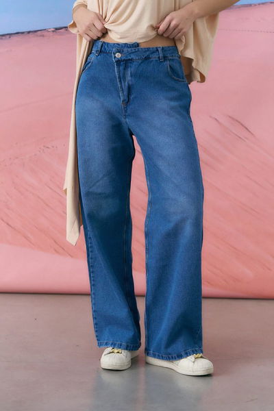 WEDE LEG DE JEANS CON BOTON CRUZADO 