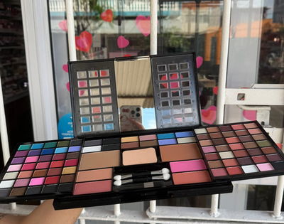 KIT DE 82 SOMBRAS + 4 RUBORES + 2 POLVOS COMPACTO LOVE CRAZY