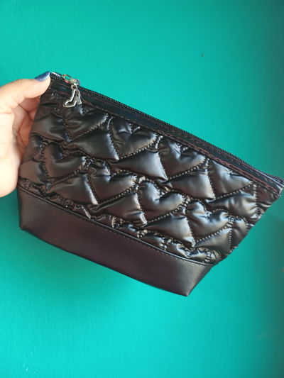 Portacosméticos corazón negro