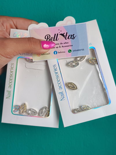 Dije hoja con strass