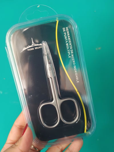 Tijera corta cuticulas París night (Amarilla)