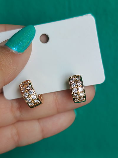 Argolla dorada con strass (1649)