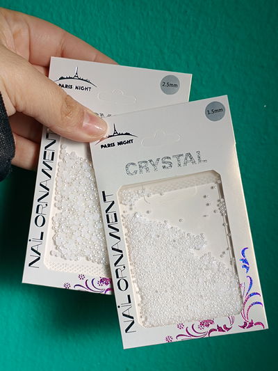 Dije media perla para uñas