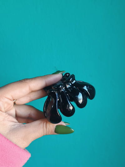 Broche económico negro 